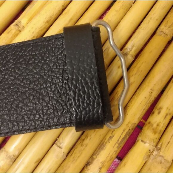 NWOT Black & Red 100% Leather Buckle Inside Adjustable Silver Large Buckle 34-38 - Picture 3 of 10